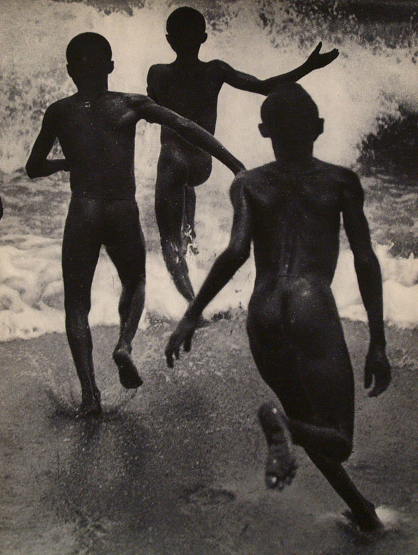 Lot #3144: MARTIN MUNKACSI - Three Naked Boys at Lake Tanganyika - Original vintage photogravure