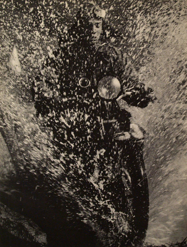 Lot #1163: MARTIN MUNKACSI - Motorrad - Original vintage photogravure