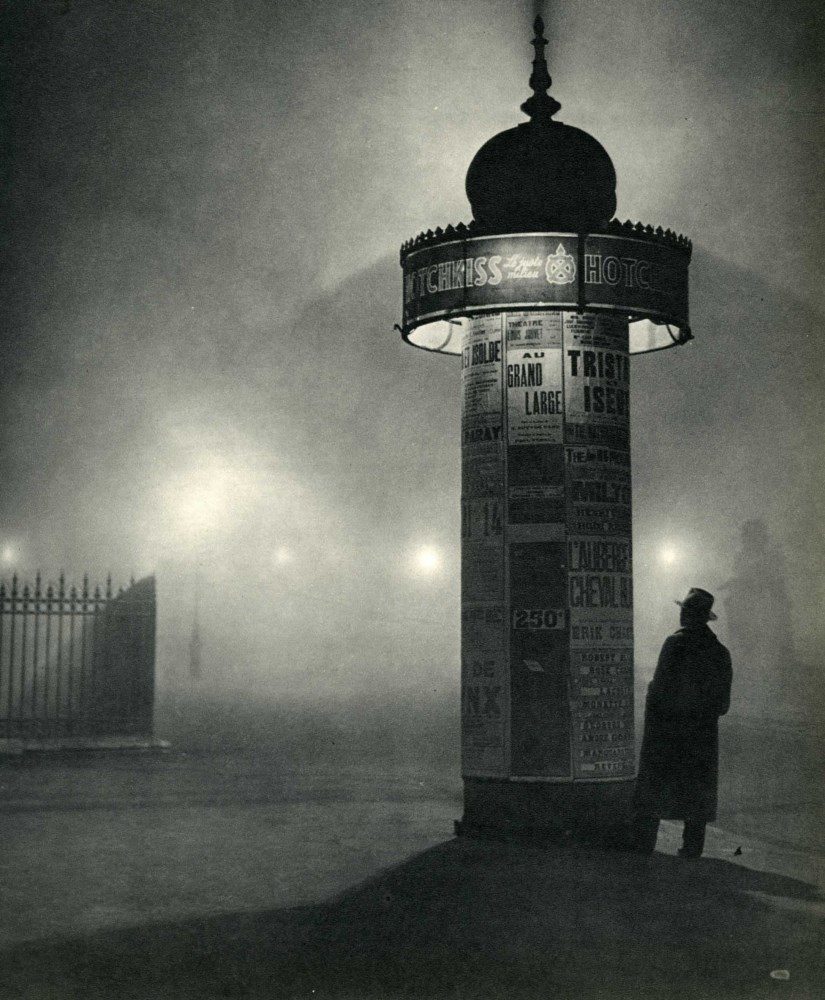 Lot #1456: BRASSAI [gyula halasz] - Une colonne Morris dans le brouillard - Original vintage photogravure