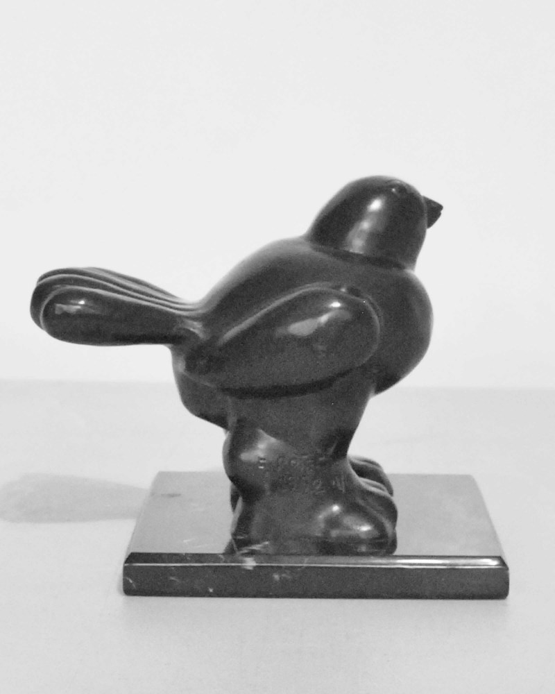 Lot #1243: FERNANDO BOTERO [impute] - Pajaro (paloma grande) - Bronze scuplture with dark brown patina