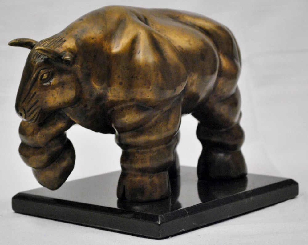 Lot #1436: FERNANDO BOTERO [impute] - Toro (dorado) - Bronze sculpture with natural patina