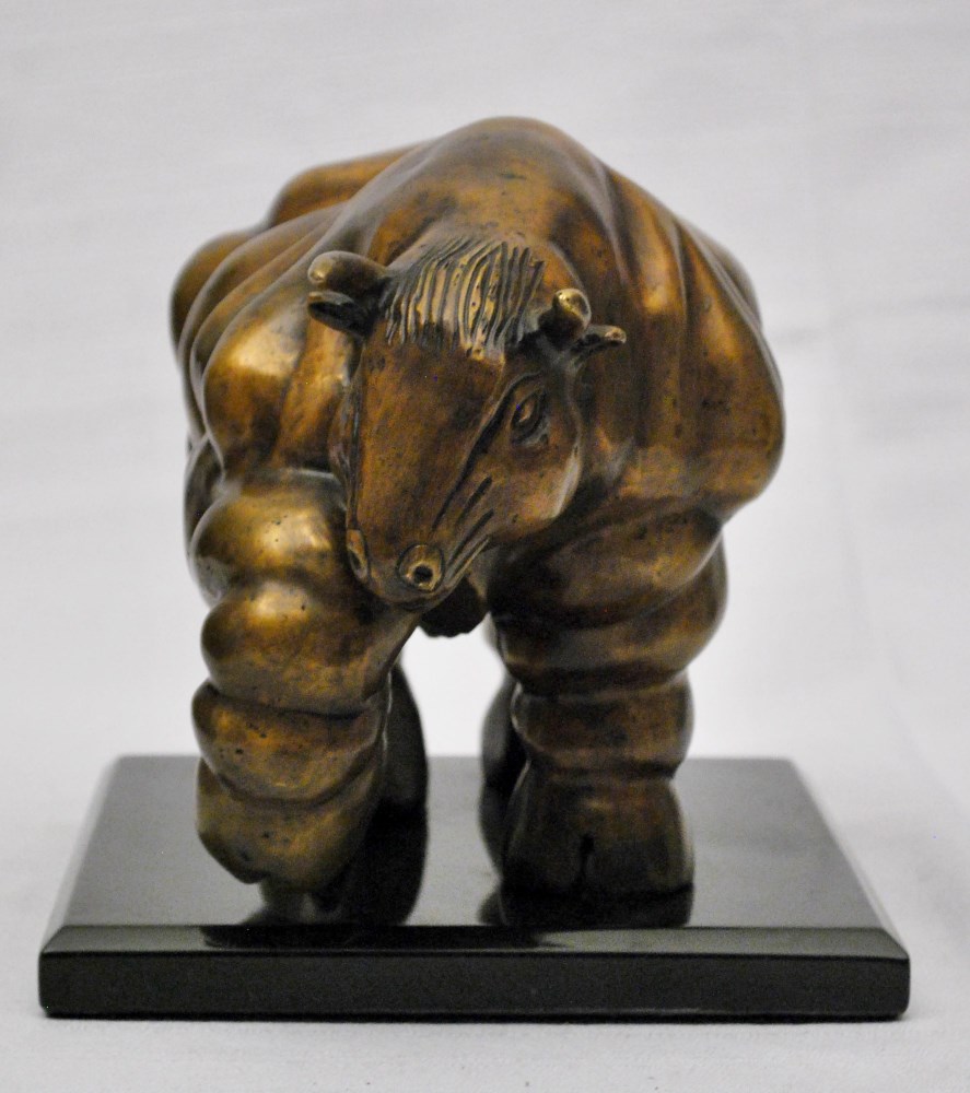 Lot #2188: FERNANDO BOTERO [imputée] - Toro (Dorado) - Bronze sculpture with natural patina