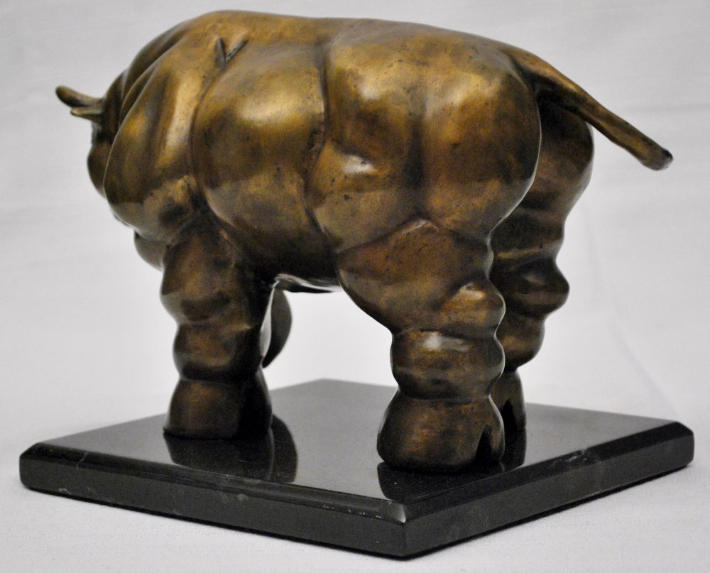 Lot #2188: FERNANDO BOTERO [imputée] - Toro (Dorado) - Bronze sculpture with natural patina