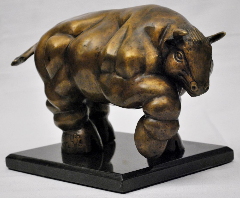 Lot #2188: FERNANDO BOTERO [imputée] - Toro (Dorado) - Bronze sculpture with natural patina