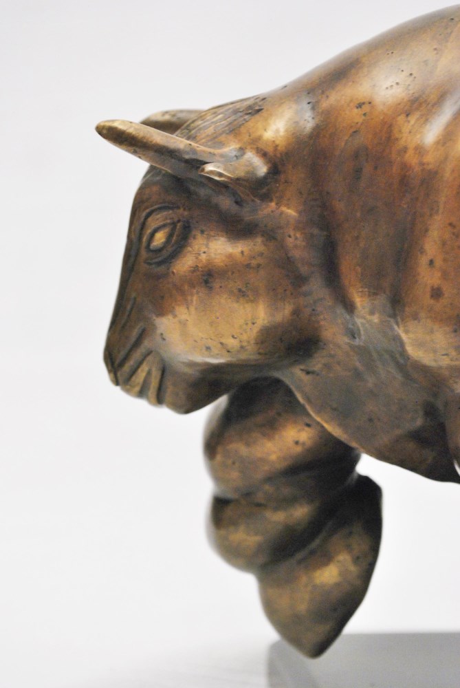 Lot #2188: FERNANDO BOTERO [imputée] - Toro (Dorado) - Bronze sculpture with natural patina