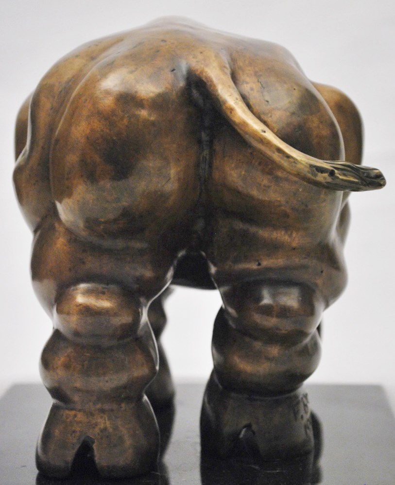 Lot #2188: FERNANDO BOTERO [imputée] - Toro (Dorado) - Bronze sculpture with natural patina