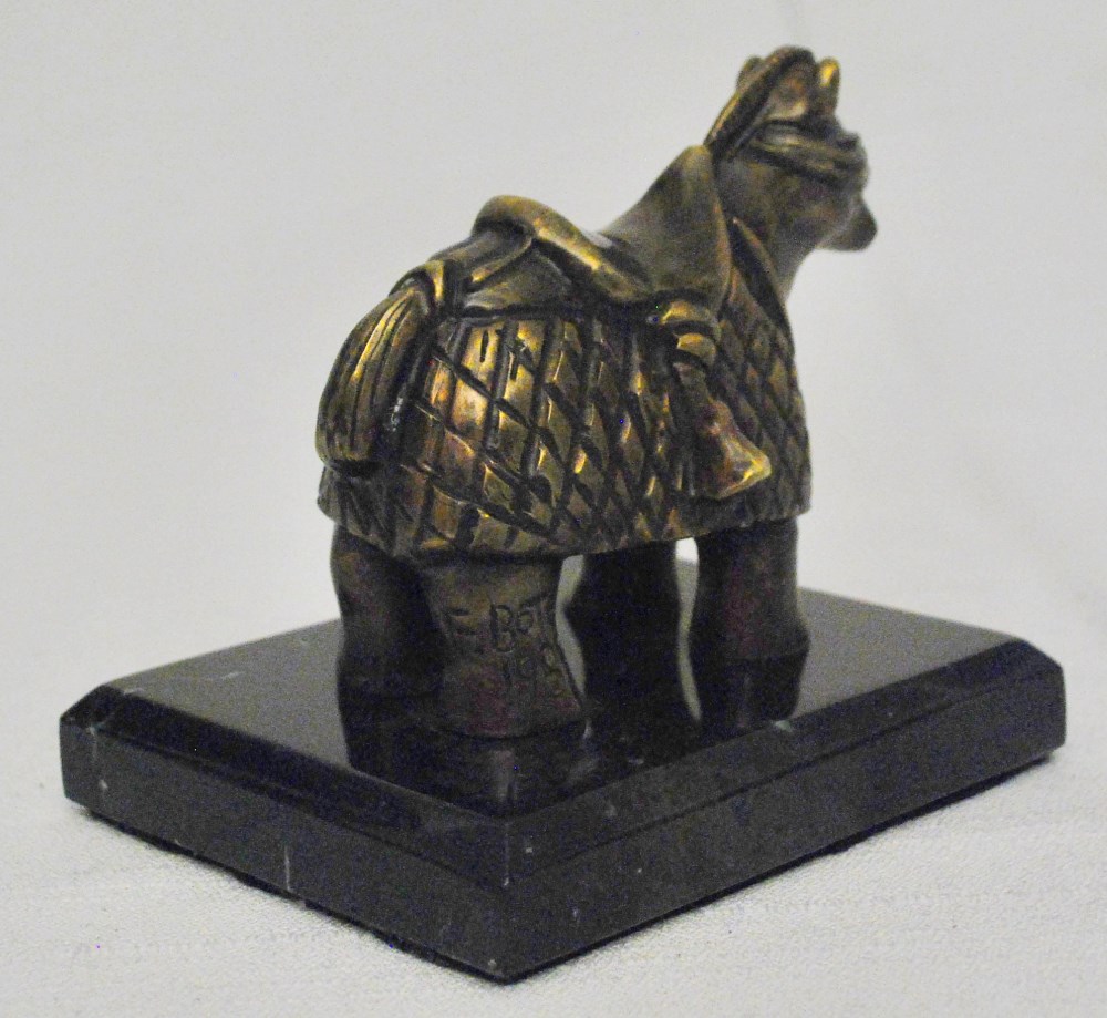 Lot #1588: FERNANDO BOTERO [imputée] - Caballo con Ojos Vendados II (Dorado) (miniatura) - Bronze scuplture with natural patina