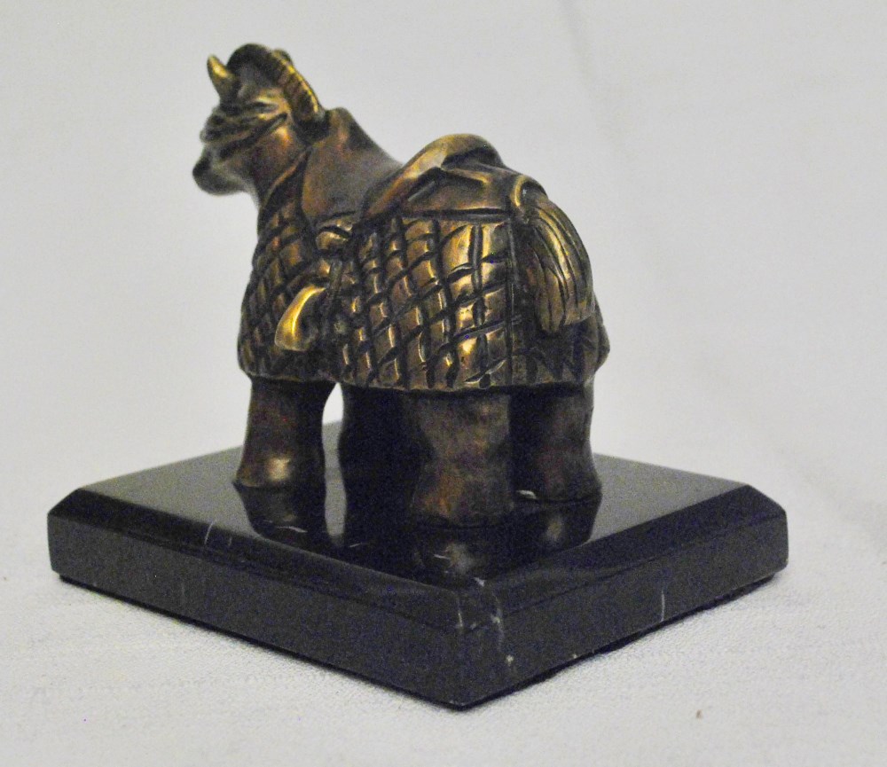 Lot #1588: FERNANDO BOTERO [imputée] - Caballo con Ojos Vendados II (Dorado) (miniatura) - Bronze scuplture with natural patina