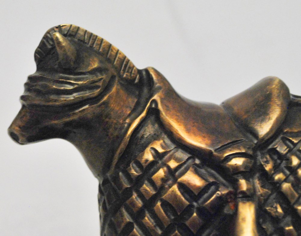 Lot #1588: FERNANDO BOTERO [imputée] - Caballo con Ojos Vendados II (Dorado) (miniatura) - Bronze scuplture with natural patina