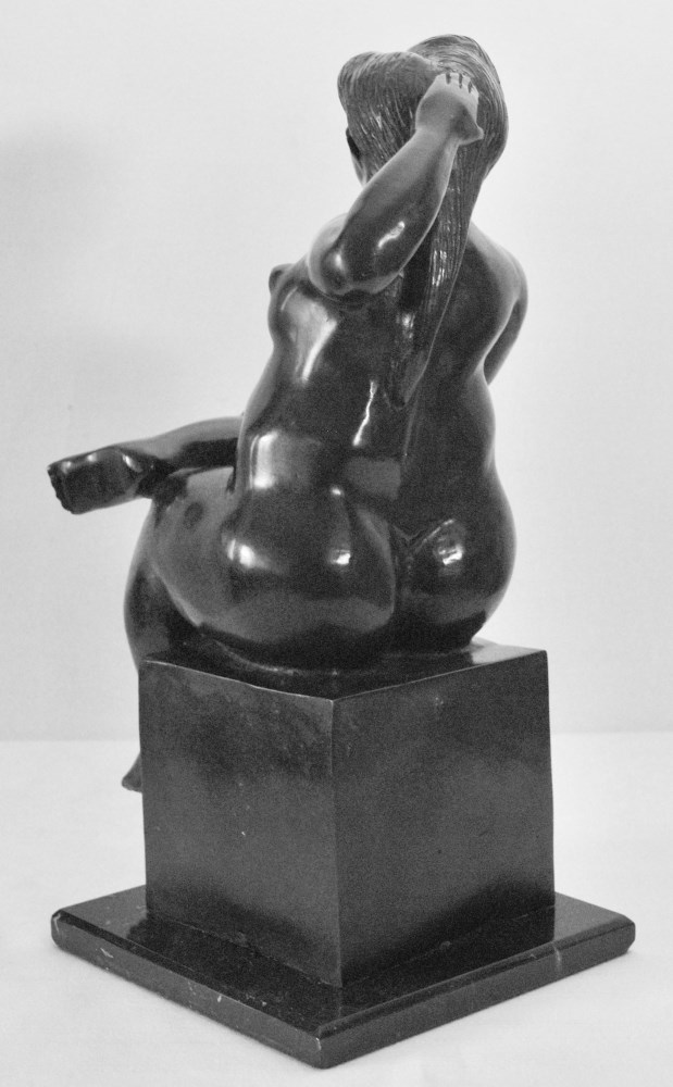 Lot #1182: FERNANDO BOTERO [impute] - Mujer desnuda sentada - Bronze sculpture with dark brown patina