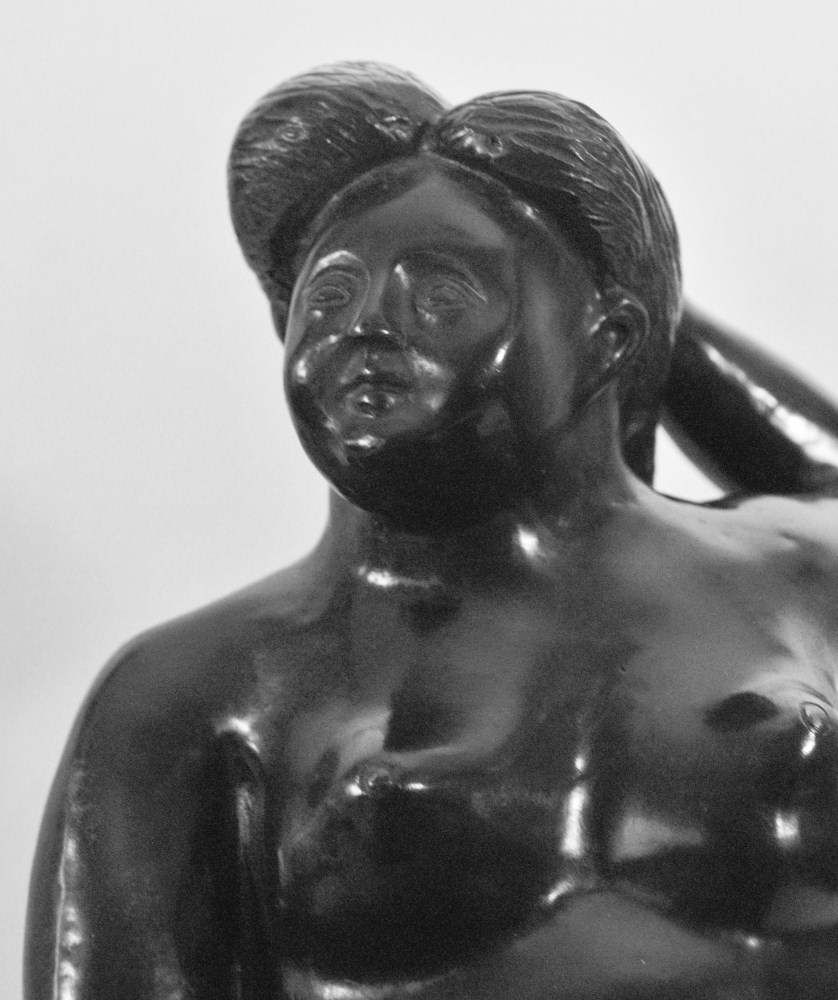 Lot #1182: FERNANDO BOTERO [impute] - Mujer desnuda sentada - Bronze sculpture with dark brown patina