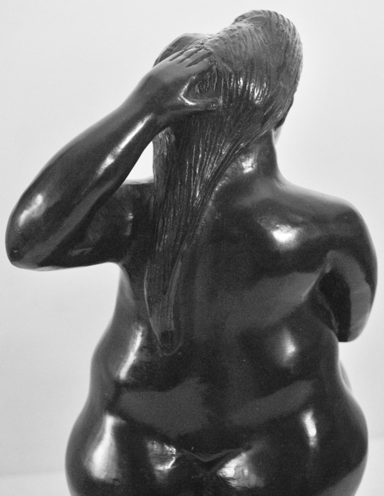 Lot #1182: FERNANDO BOTERO [impute] - Mujer desnuda sentada - Bronze sculpture with dark brown patina