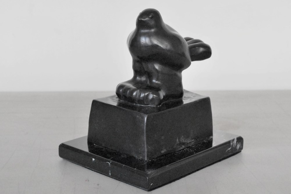 Lot #1244: FERNANDO BOTERO [impute] - Pajaro (paloma pequea) - Bronze scuplture with dark brown patina