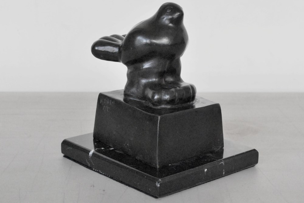 Lot #1244: FERNANDO BOTERO [impute] - Pajaro (paloma pequea) - Bronze scuplture with dark brown patina