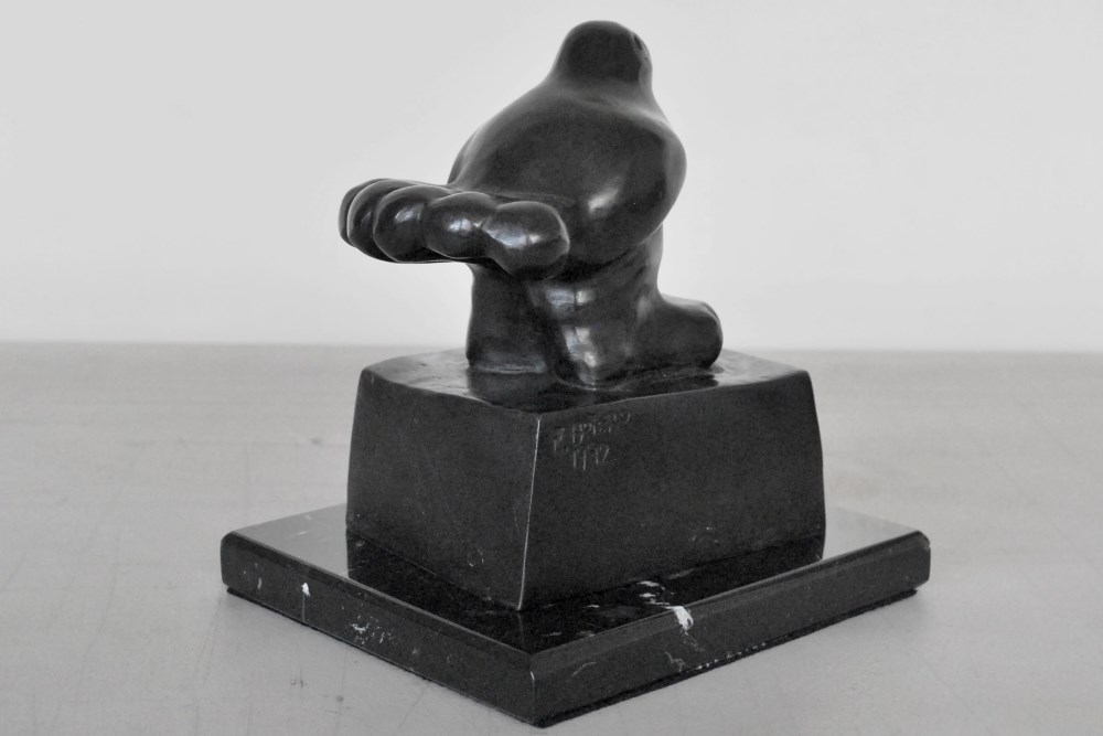 Lot #1970: FERNANDO BOTERO [imputée] - Pajaro (Paloma Pequeña) - Bronze scuplture with dark brown patina