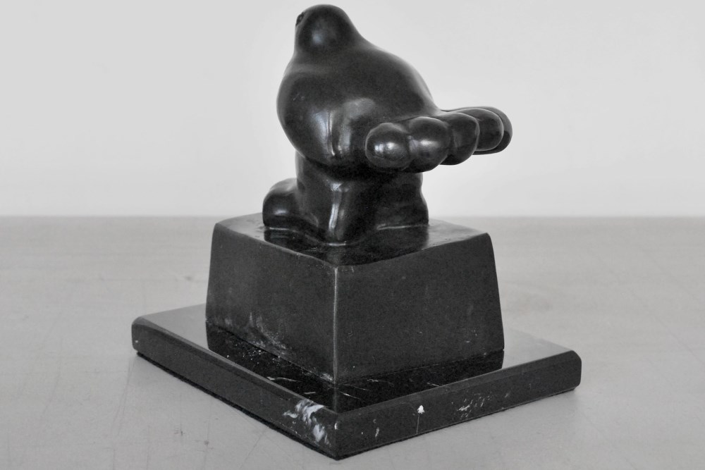 Lot #1970: FERNANDO BOTERO [imputée] - Pajaro (Paloma Pequeña) - Bronze scuplture with dark brown patina