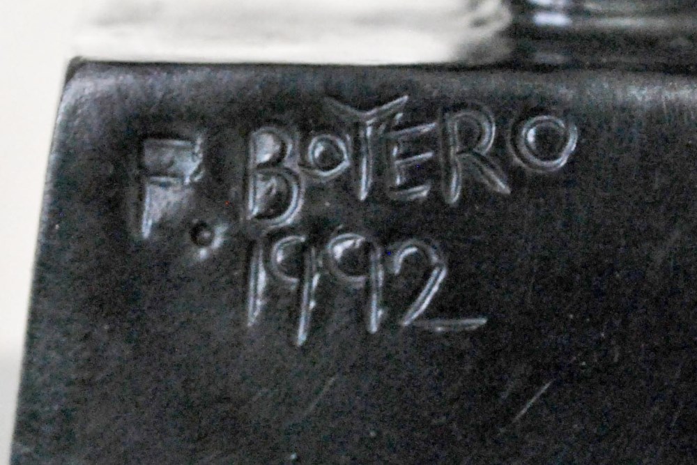 Lot #1970: FERNANDO BOTERO [imputée] - Pajaro (Paloma Pequeña) - Bronze scuplture with dark brown patina