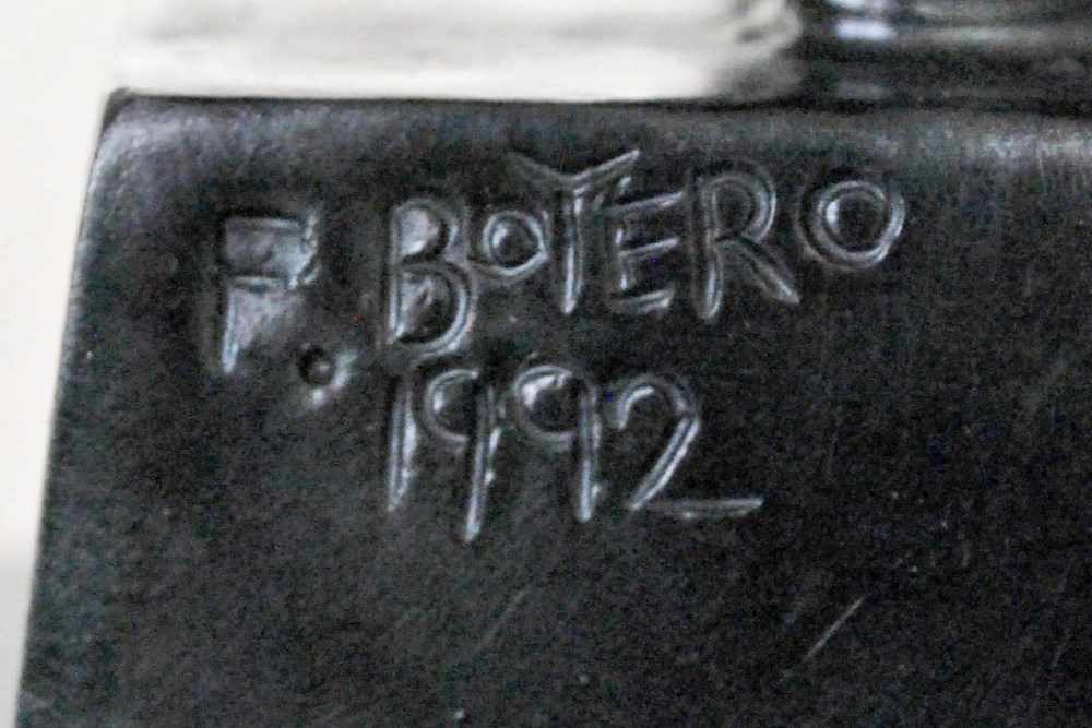 Lot #1244: FERNANDO BOTERO [impute] - Pajaro (paloma pequea) - Bronze scuplture with dark brown patina