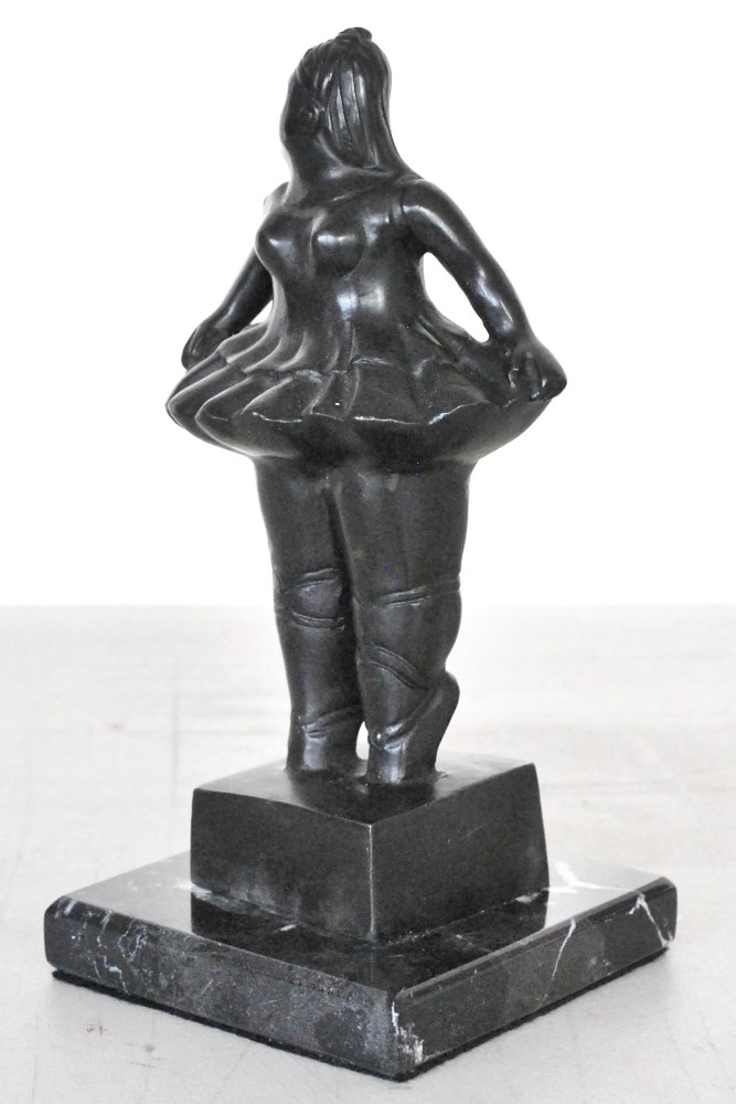 Lot #1556: FERNANDO BOTERO [imputée] - Bailarina con Tu-Tu - Bronze scuplture with dark brown patina