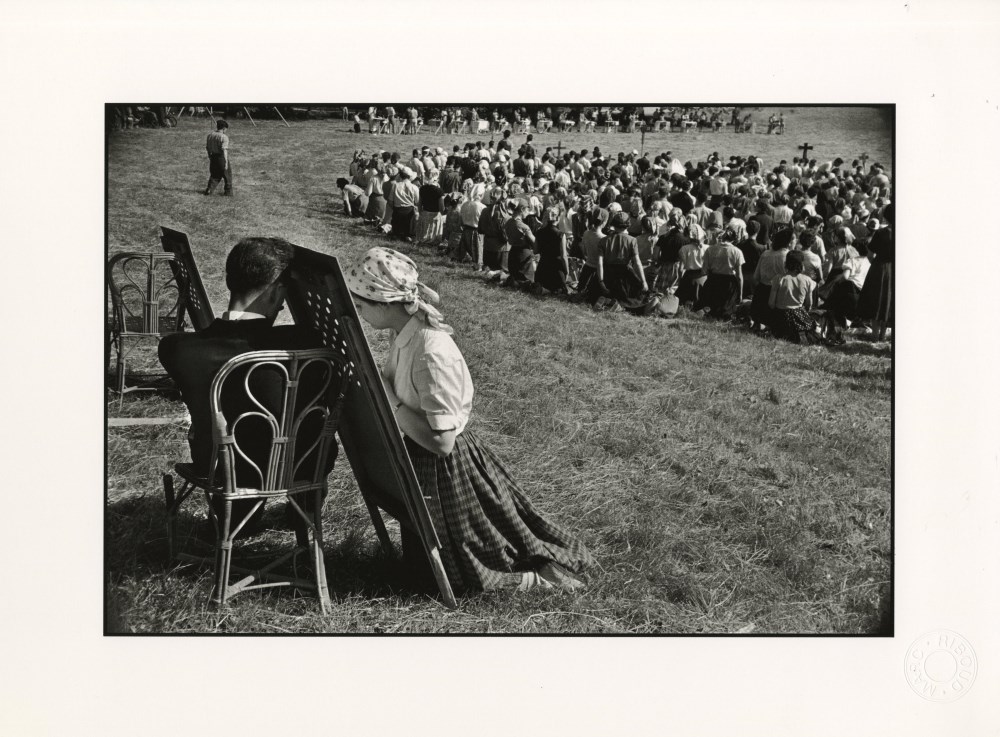 Lot #2699: MARC RIBOUD - Pelerinage d'etudiants a Chartres - Original photolithograph