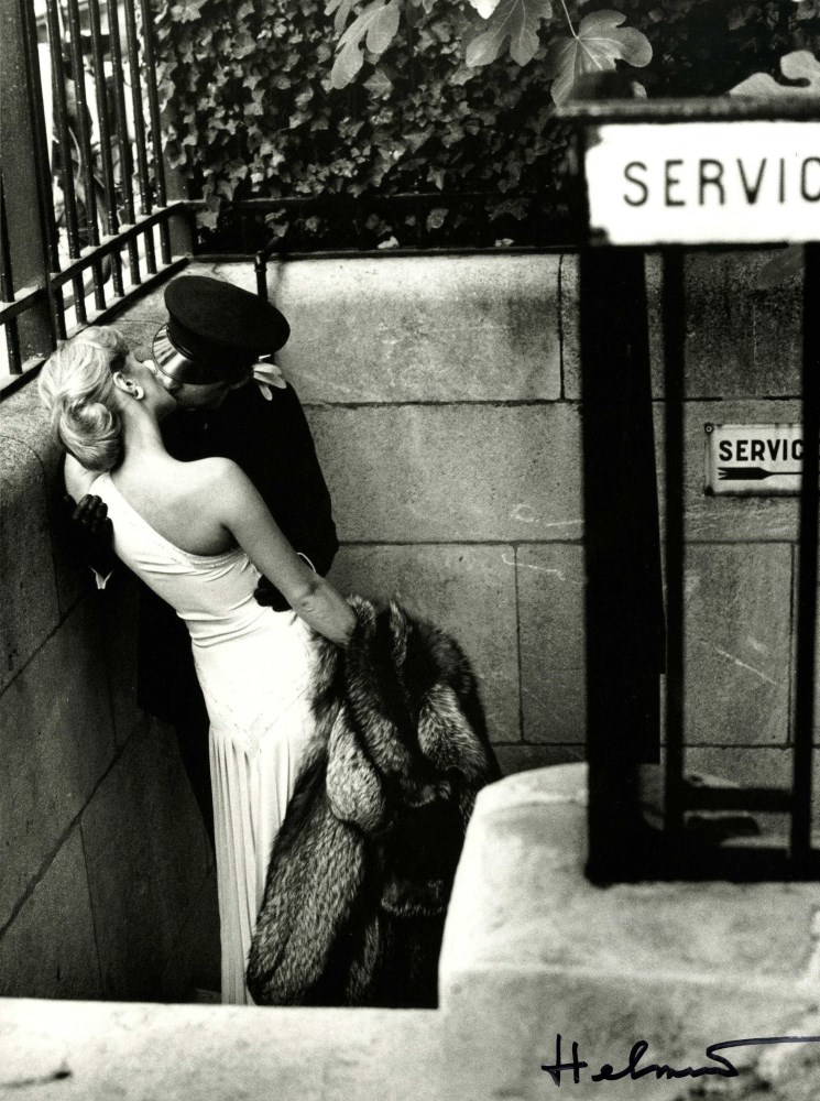 Lot #1128: HELMUT NEWTON - Maitresse et chauffeur, Paris - Original photolithograph
