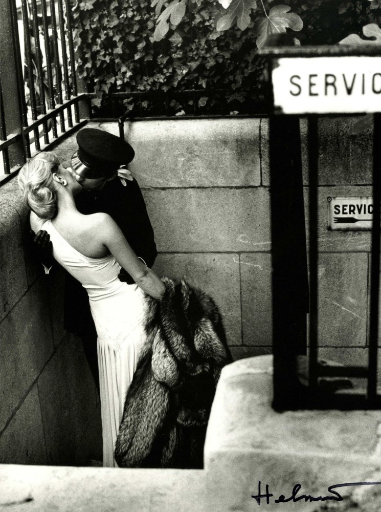 Lot #1139: HELMUT NEWTON - Maitresse et chauffeur, Paris - Original photolithograph