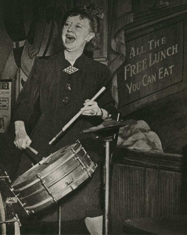 Lot #1693: WEEGEE [arthur h. fellig] - All the Free Lunch You Can Eat - Original vintage photogravure