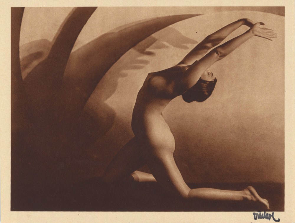 Lot #416: FRANTISEK DRTIKOL - Nu courb - Original vintage sepia-toned photogravure