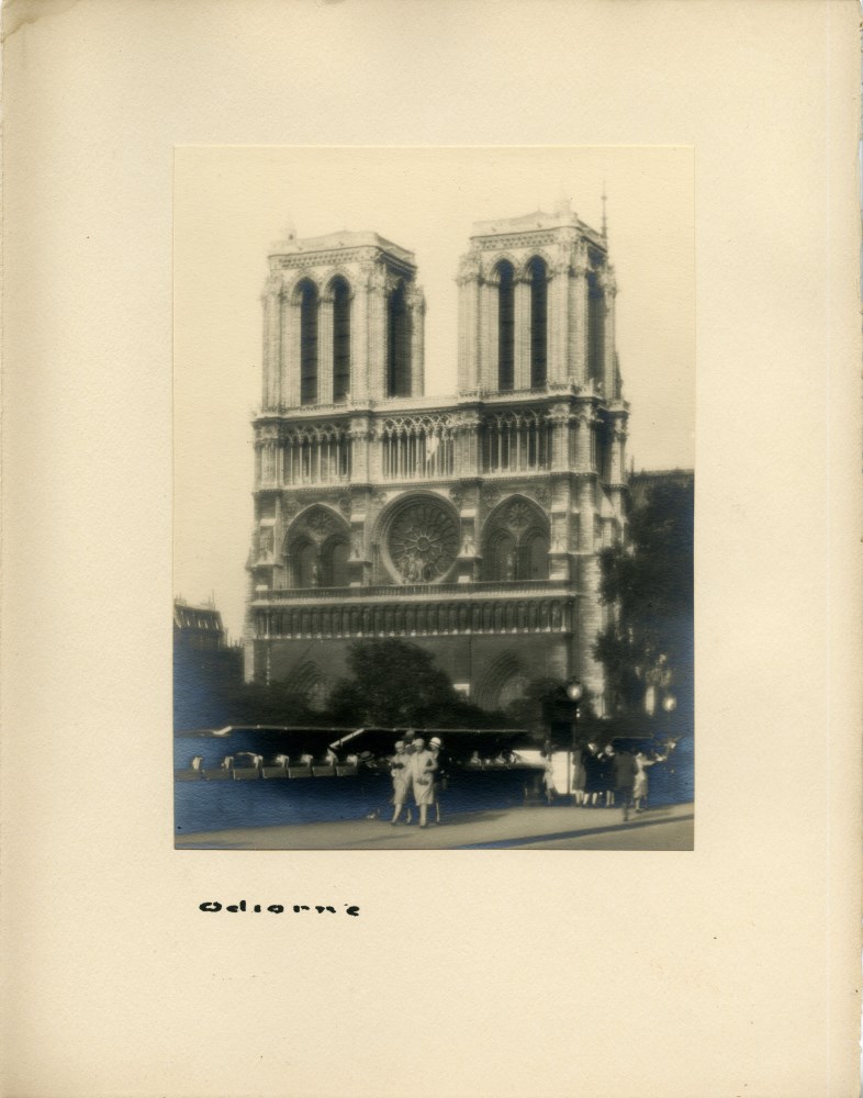 Lot #2991: WILLIAM C. ODIORNE - Strolling in Paris - Vintage platinum print