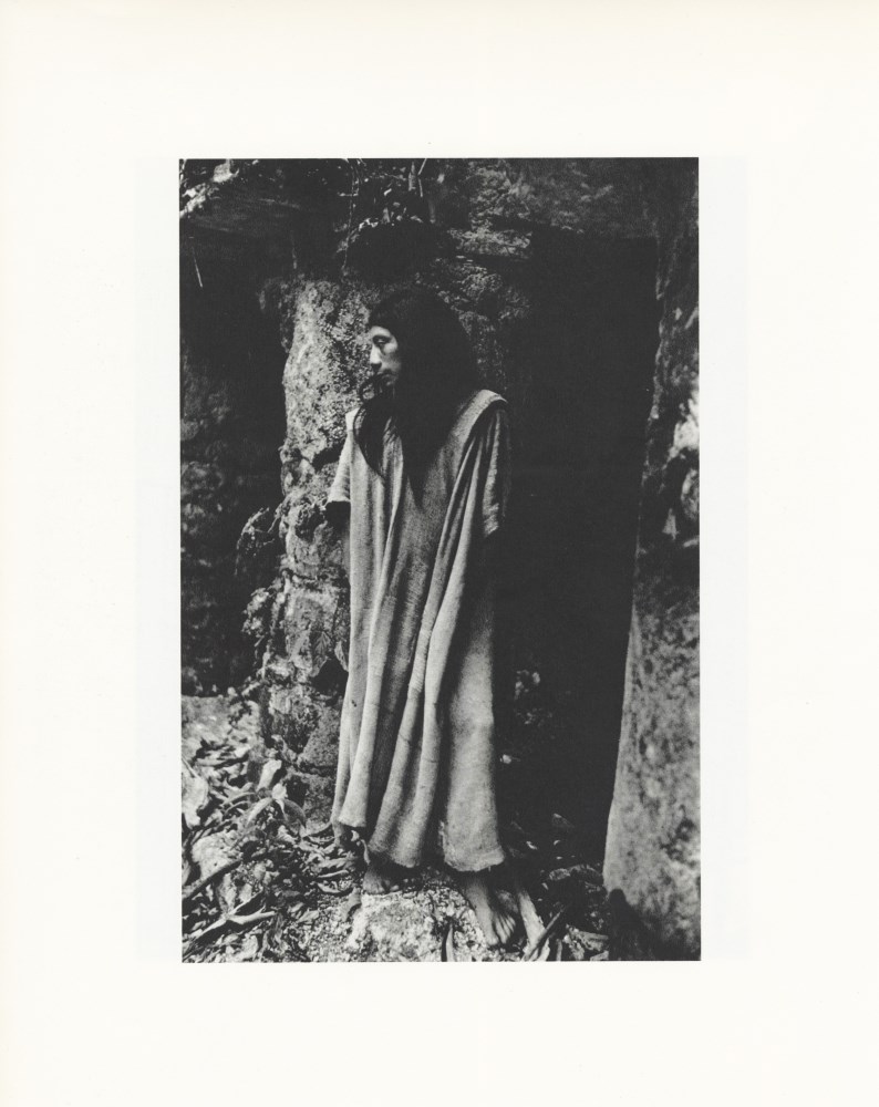 Lot #2060: MANUEL ALVAREZ BRAVO - En el Templo del Tigre Rojo - Original photogravure