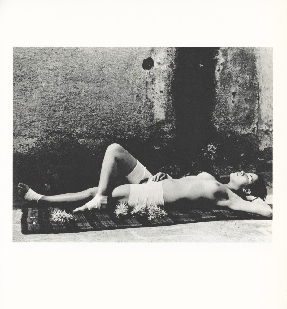 Lot #1086: MANUEL ALVAREZ BRAVO - La buenafFama durmiendo - Original photogravure