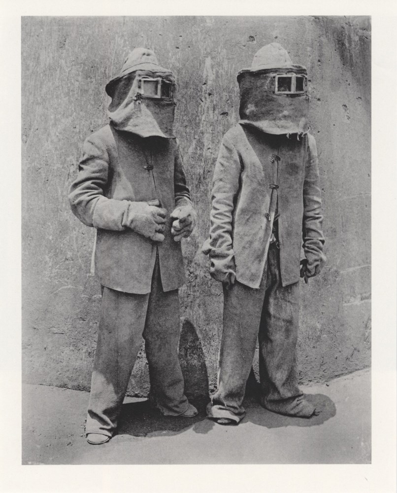 Lot #655: MANUEL ALVAREZ BRAVO - Trabajadores del Fuego - Original photogravure