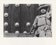 Lot #416: MANUEL ALVAREZ BRAVO - Muchacha Viendo Pajaros - Original photogravure