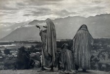 Lot #1372: HENRI CARTIER-BRESSON - Srinagar, Kashmir - Original vintage photogravure